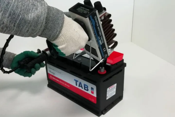 Нагрузочные вилки для аккумуляторов. Что это такое и как они используются?